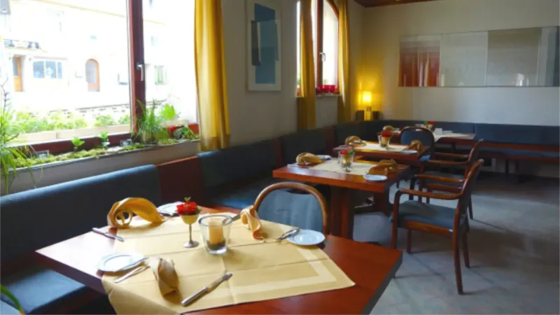 Restaurant_Roesch_Stuttgart_West_02.webp